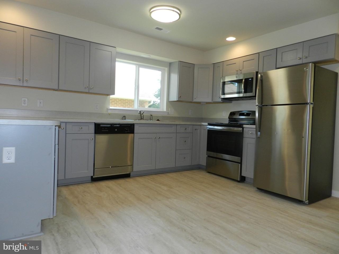 302 Claiborne Ave - Photo 7 of 15