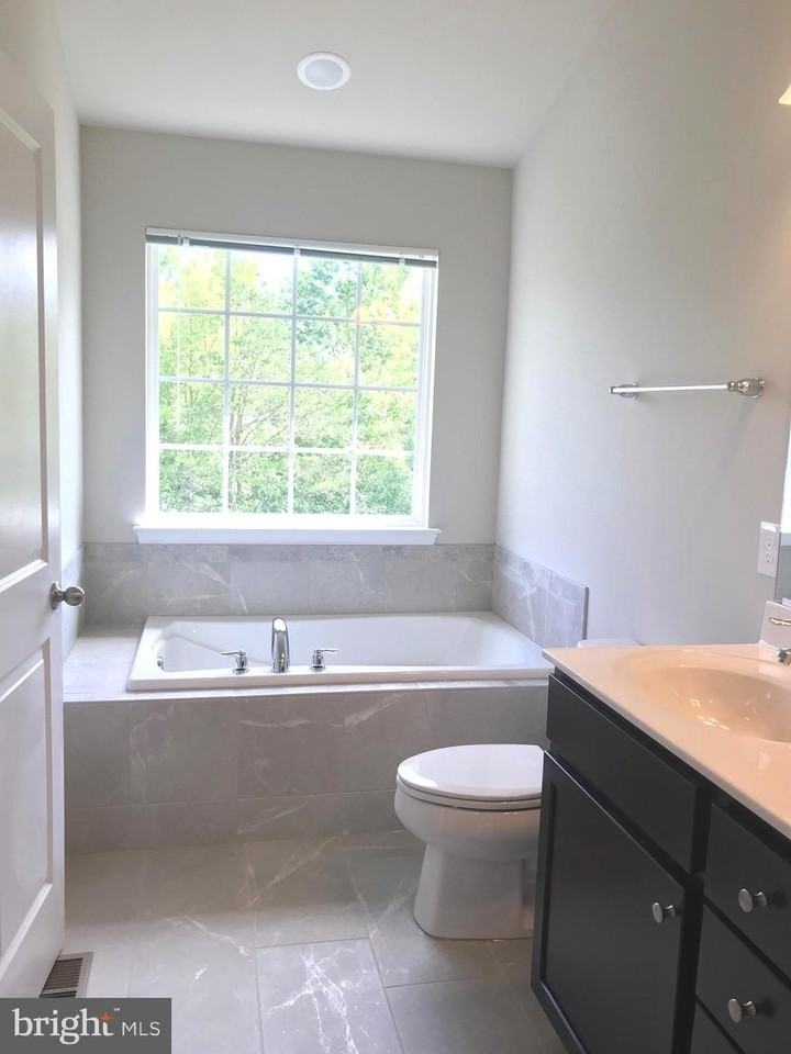 92 Andrews Pl - Photo 6 of 10