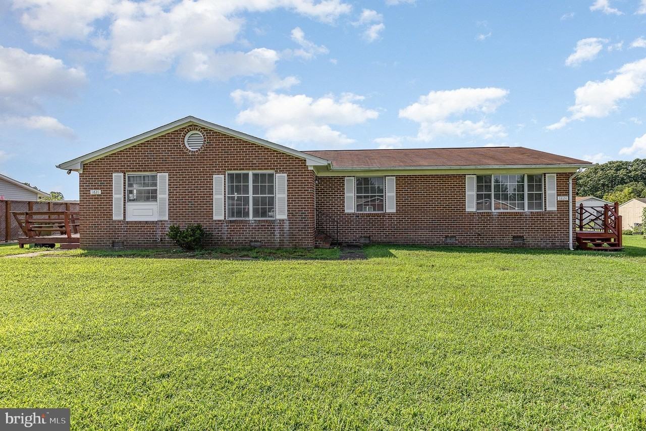 1824 Meadow Dr - Photo 2 of 24