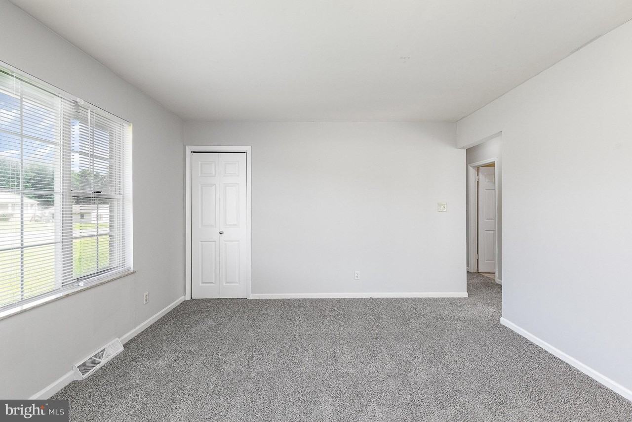 1824 Meadow Dr - Photo 4 of 24