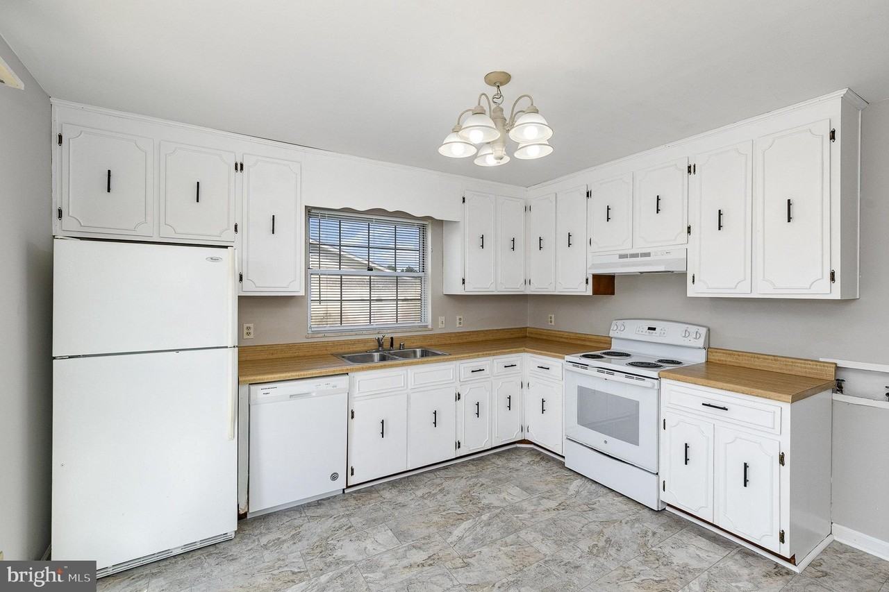 1824 Meadow Dr - Photo 7 of 24