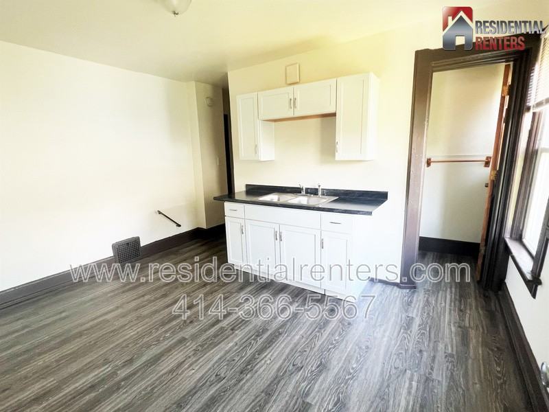 3005 N 1st St - Photo 4 of 11