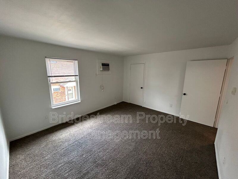 229 Gilbert Ave - Photo 3 of 8