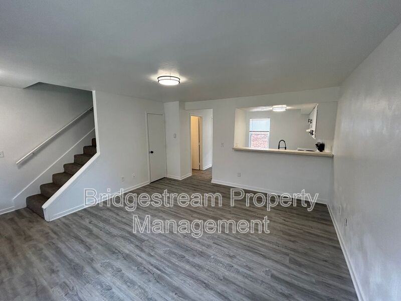 229 Gilbert Ave - Photo 7 of 8