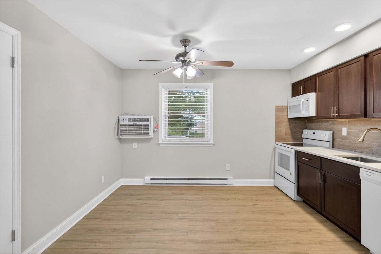 Guilderland Court Apartments - Photo 3 of 17