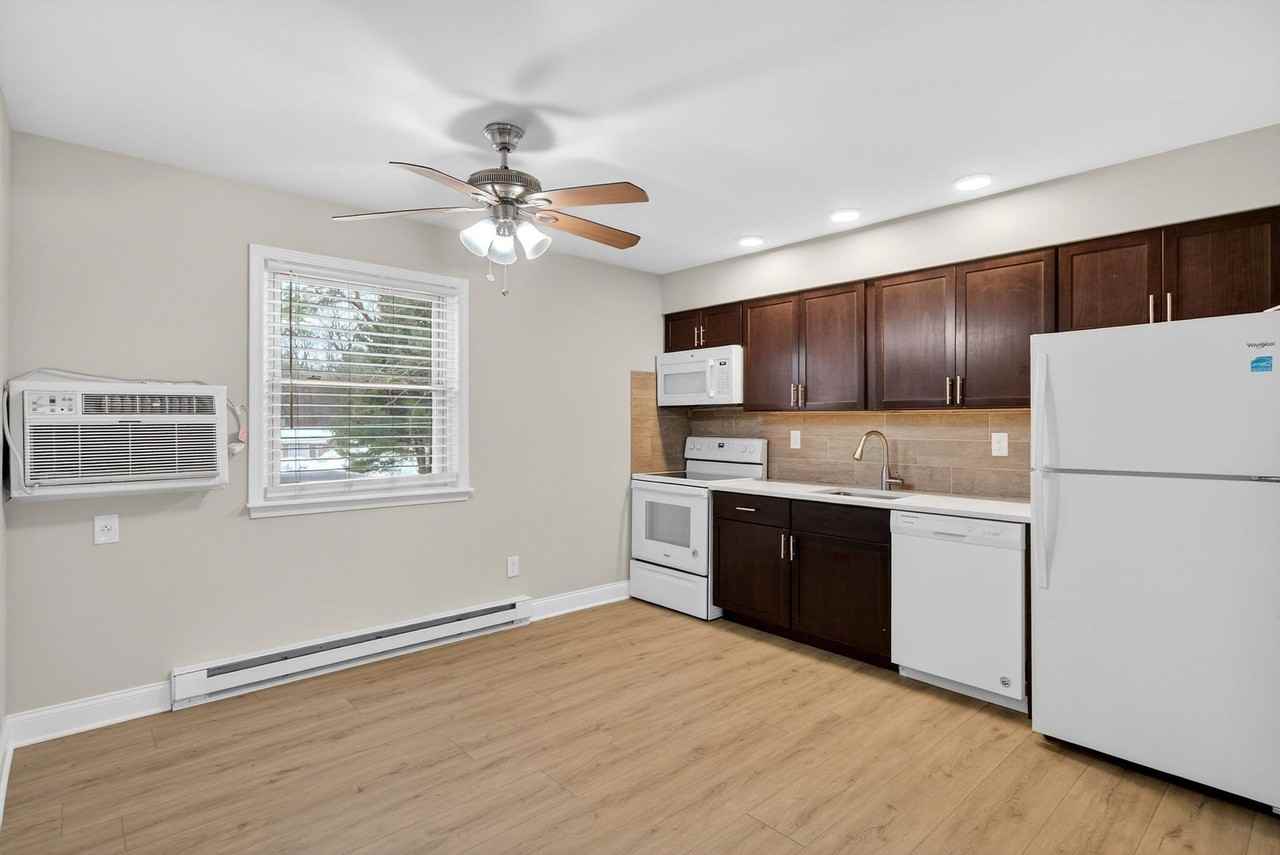 Guilderland Court Apartments - Photo 4 of 17