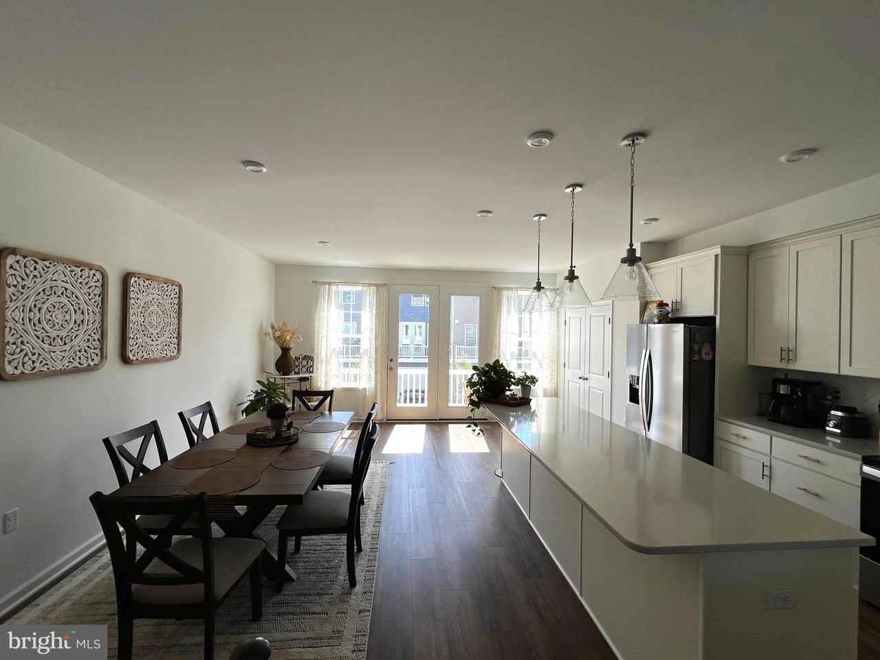 623 Hemsworth Ln - Photo 2 of 21