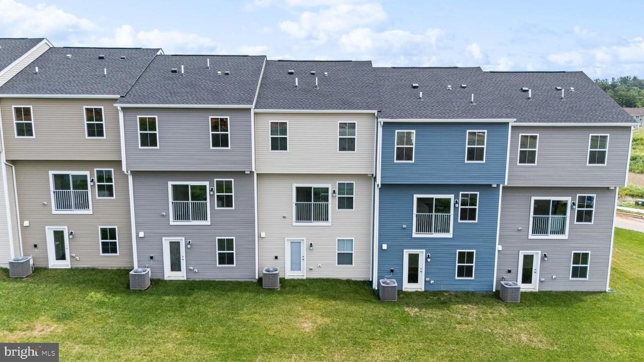 105 Milburn Dr - Photo 2 of 36