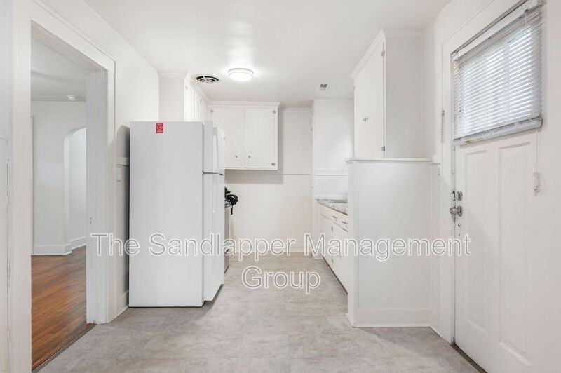 2144 Banyan St - Photo 6 of 15