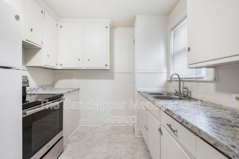 2144 Banyan St - Photo 7 of 15