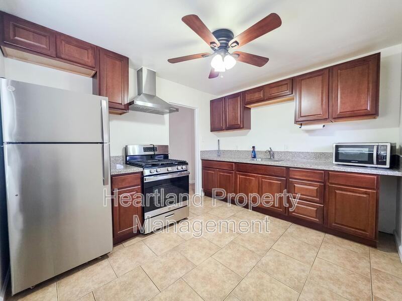 3298 Luna Ave - Photo 3 of 6