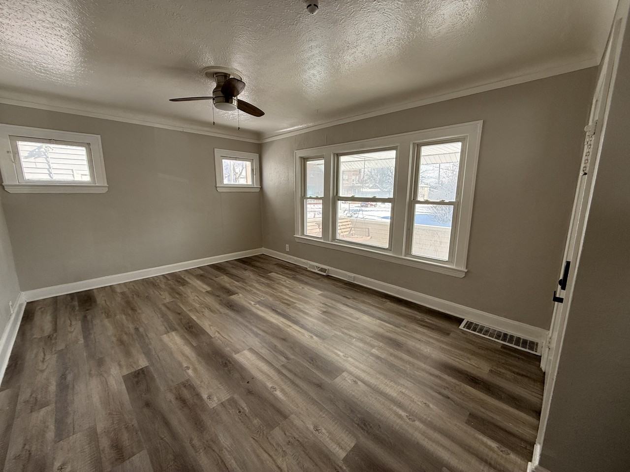 8517 Bancroft Ave (DN) Cleveland OH 44105 #DN - Photo 3 of 9