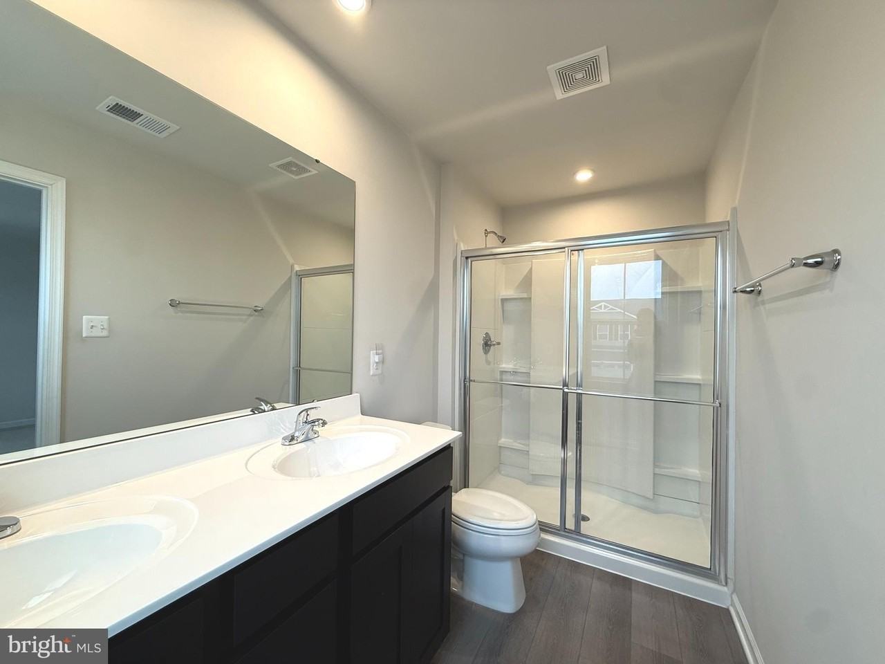 285 Sanctuary Dr - Photo 6 of 8