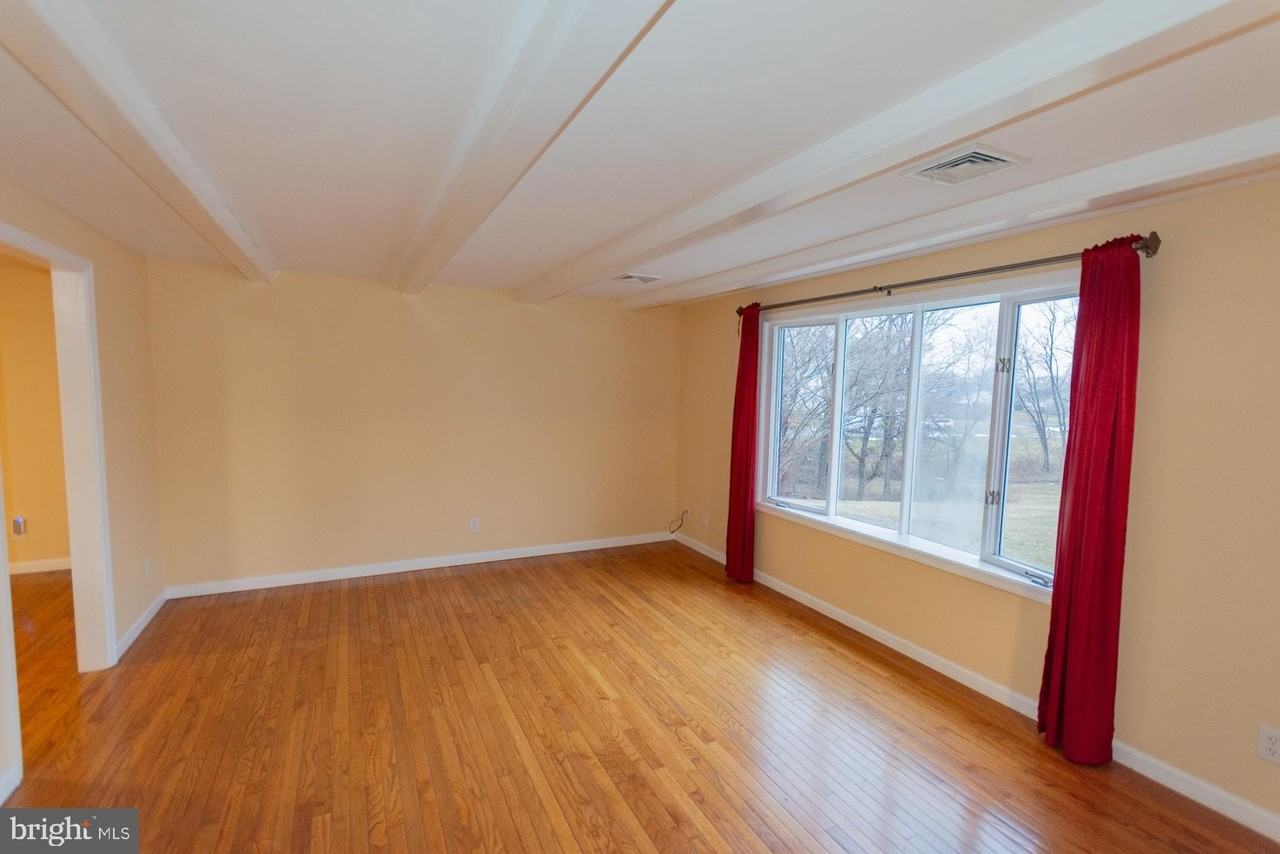 42 Wiest Ln - Photo 4 of 50