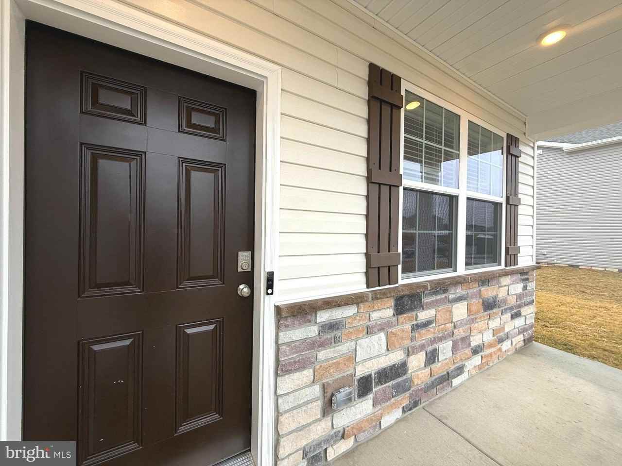 328 Anconas Blvd - Photo 5 of 32