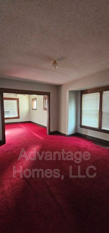 3222 Charlotte St - Photo 4 of 25