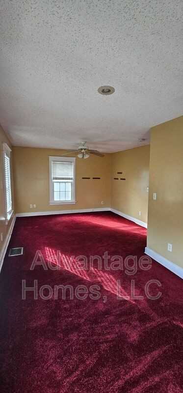 3222 Charlotte St - Photo 5 of 25