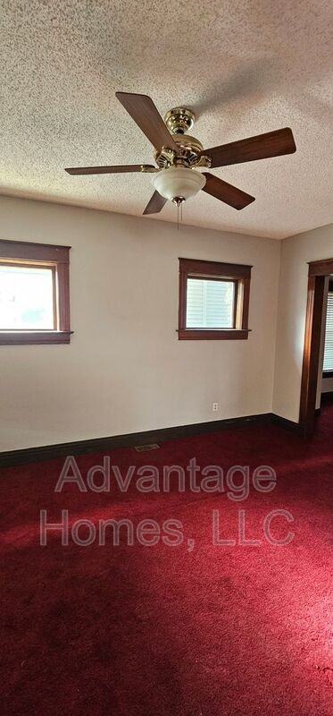 3222 Charlotte St - Photo 6 of 25