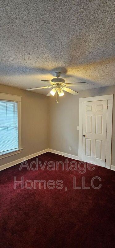 3222 Charlotte St - Photo 7 of 25