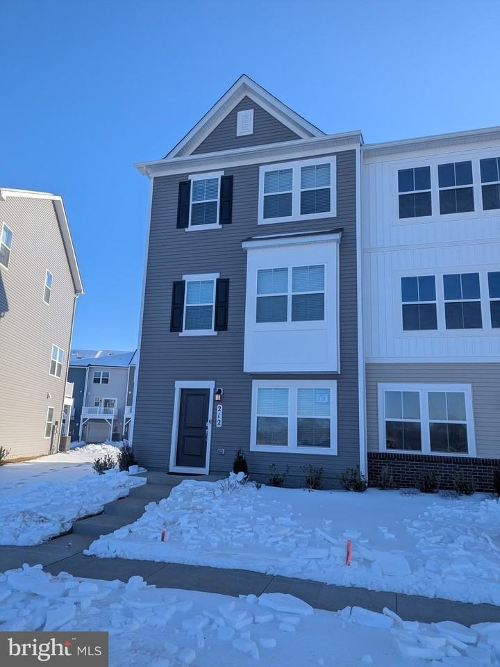 212 Swan Field Ave - Photo 2 of 32