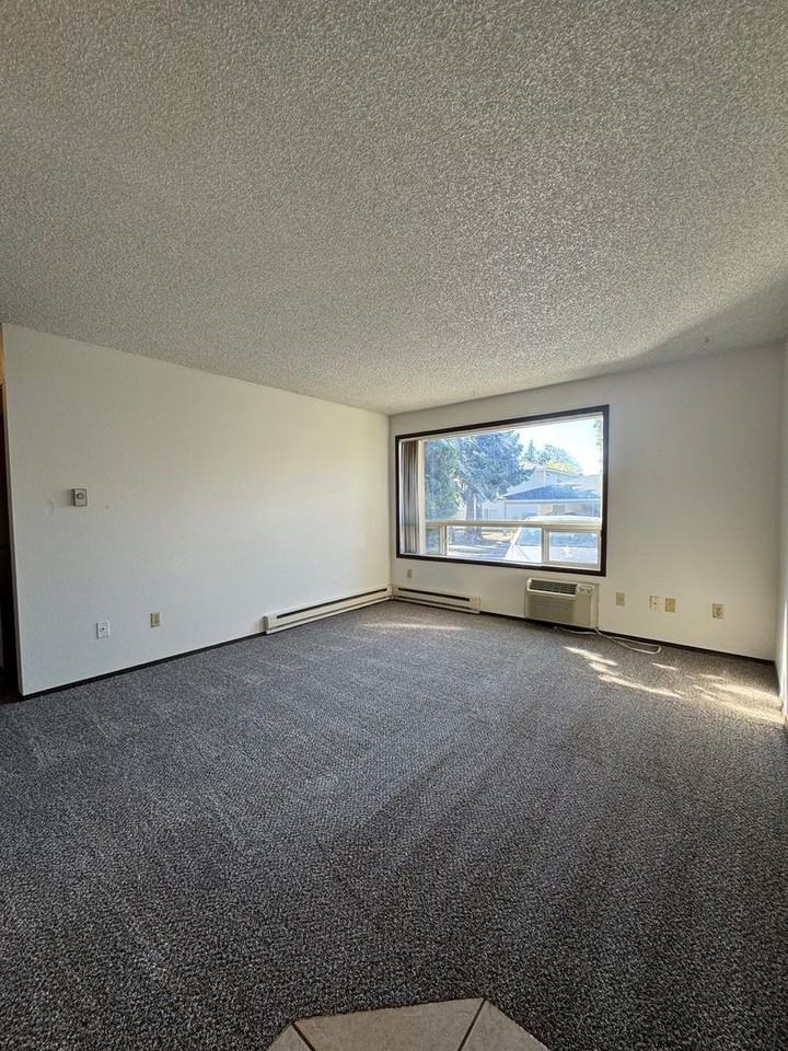 1204 N B St - Photo 3 of 29