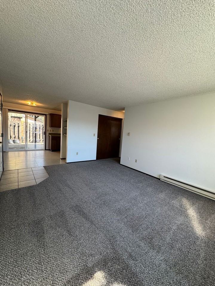 1204 N B St - Photo 5 of 29