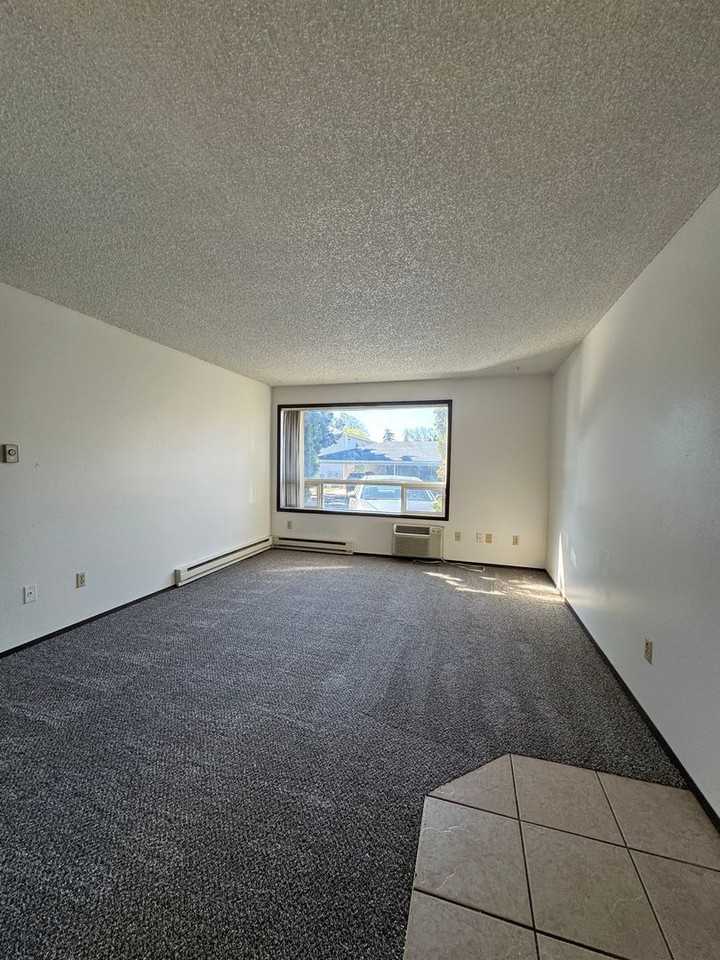 1204 N B St - Photo 6 of 29