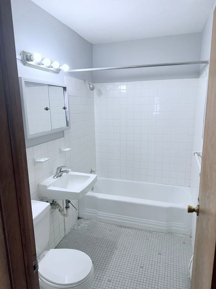 English Estates 470 - Photo 3 of 7