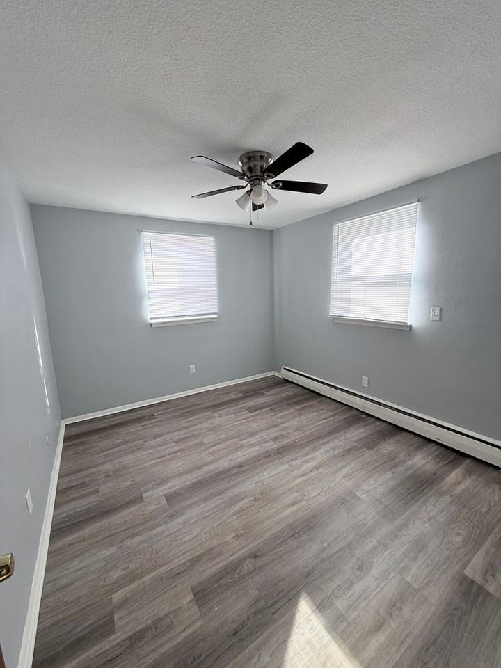 English Estates 470 - Photo 4 of 7