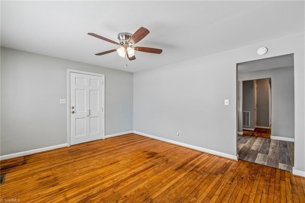 718 S Elam Ave - Photo 6 of 19