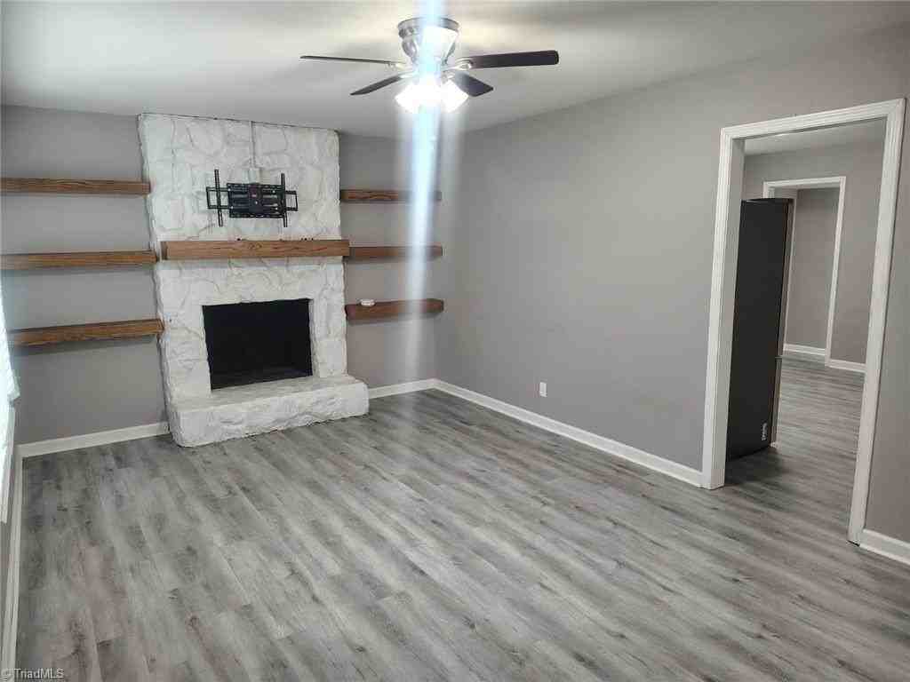 130 Sunview Ave - Photo 2 of 13