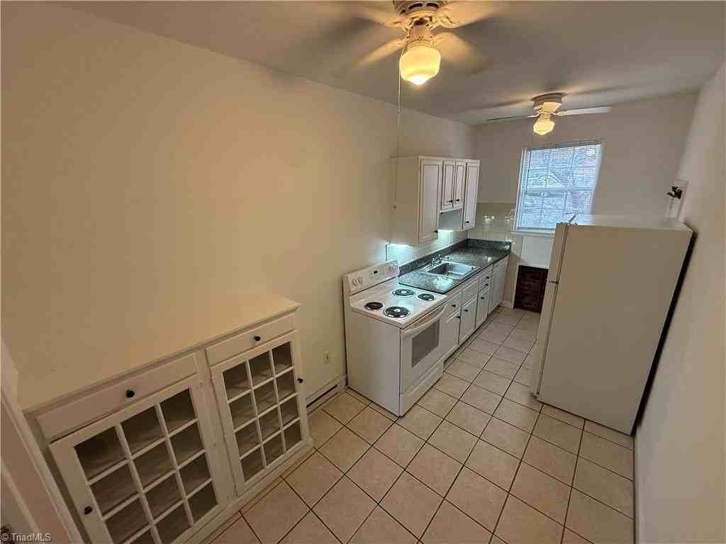 1318 Glade St #42 - Photo 2 of 9