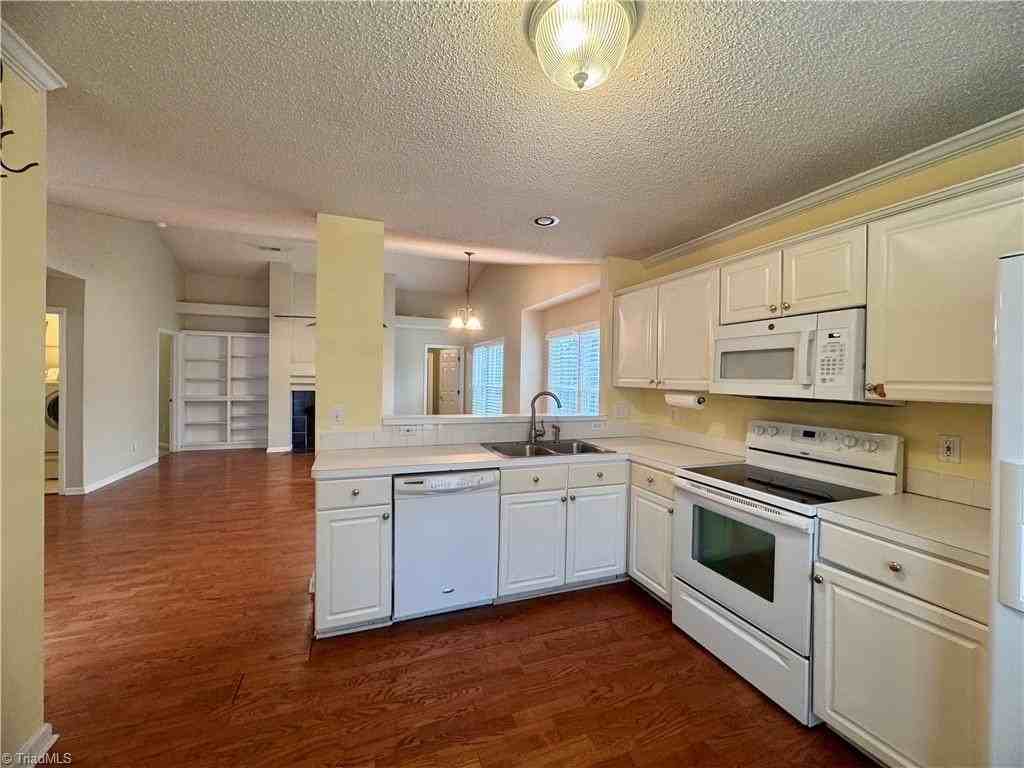 3304 Sparrowhawk Dr - Photo 3 of 22