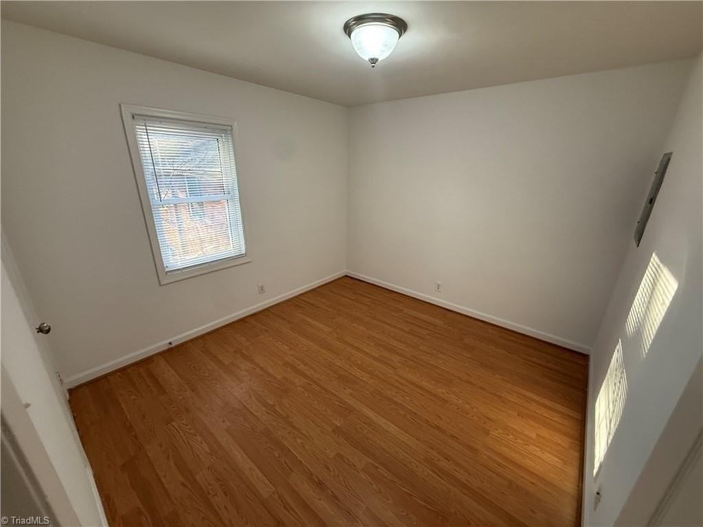 843 W 6th St #F - Photo 7 of 11