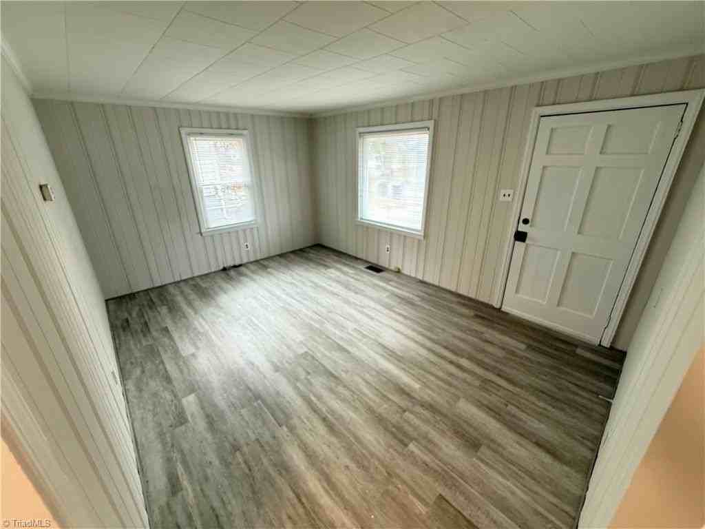 1923 Dacian St - Photo 2 of 10