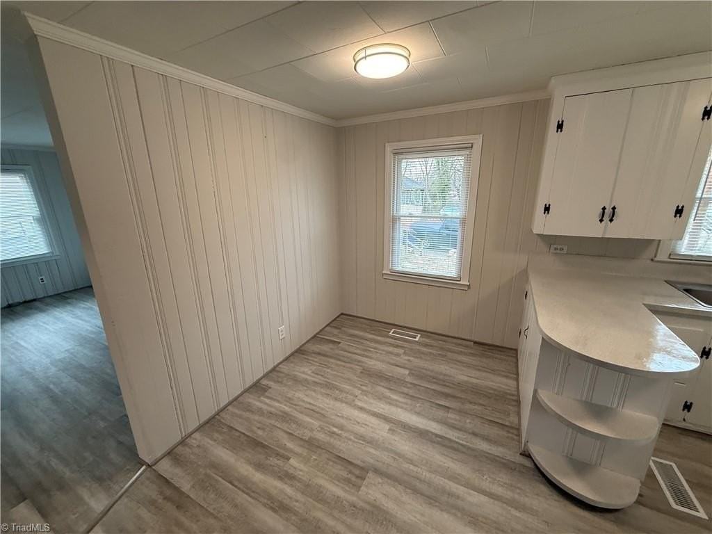 1923 Dacian St - Photo 5 of 10