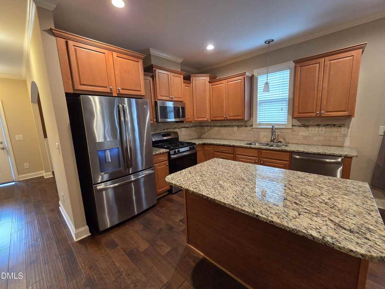 100 Scarlet Bell Dr - Photo 2 of 16