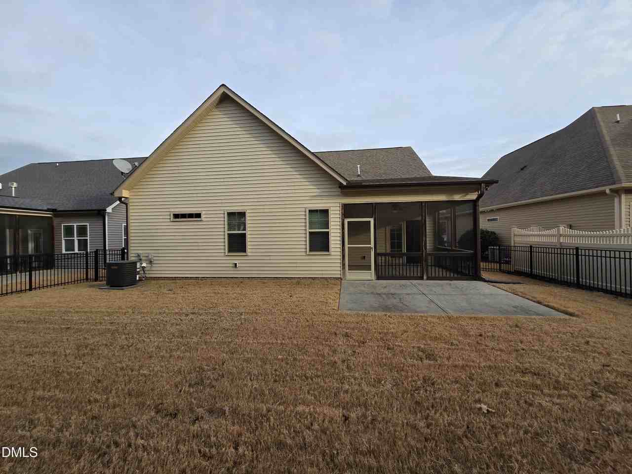 100 Scarlet Bell Dr - Photo 5 of 16