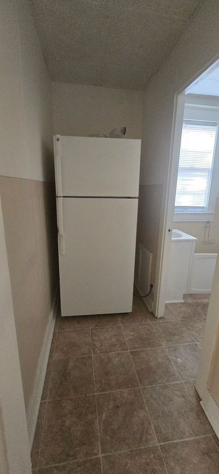 1527 N Main St #1 - Photo 6 of 7