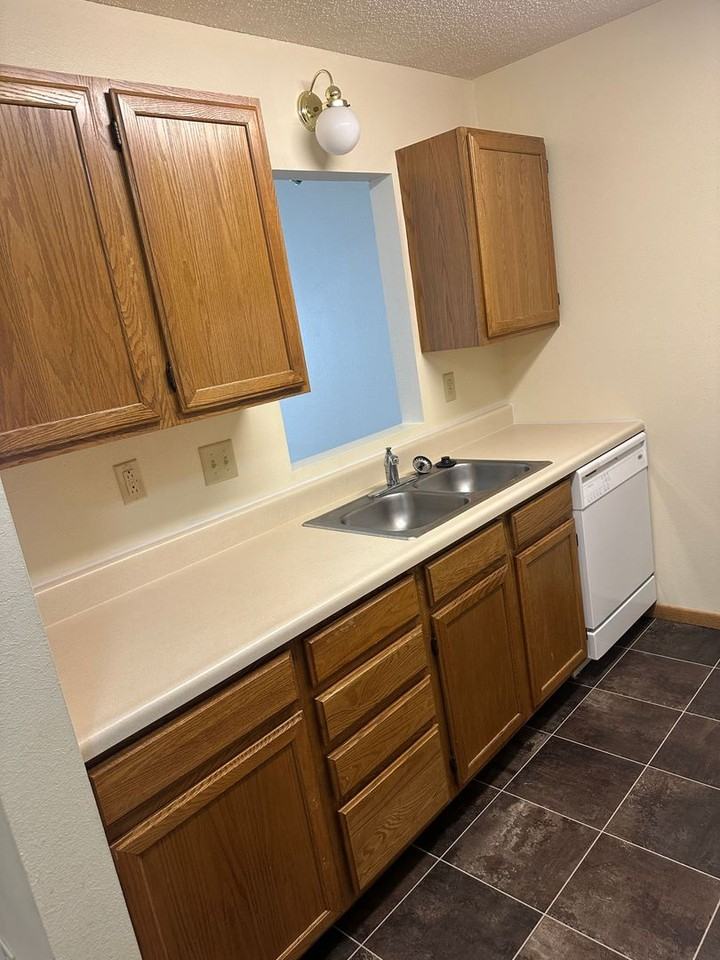 Eastwood 1212 - Photo 3 of 9