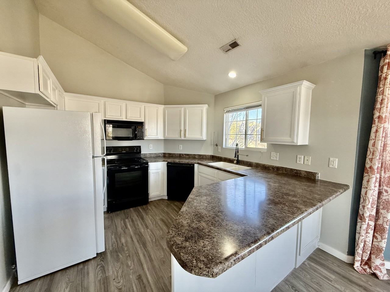 115 W Daybreak Ln #1 - Photo 2 of 33