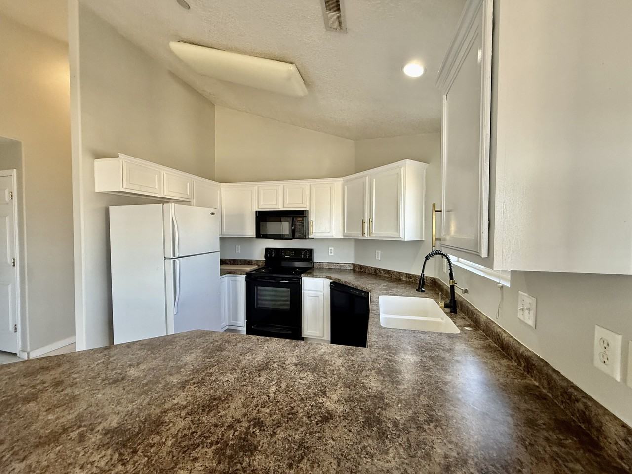 115 W Daybreak Ln #1 - Photo 3 of 33