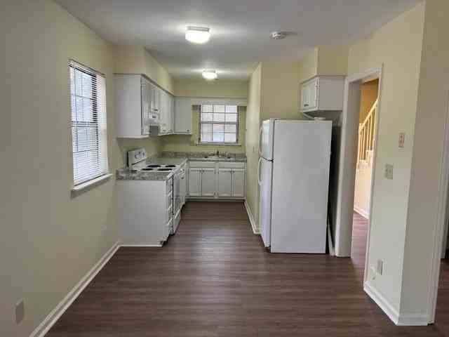 215 Bridgefield Pl Apt B #B - Photo 2 of 7