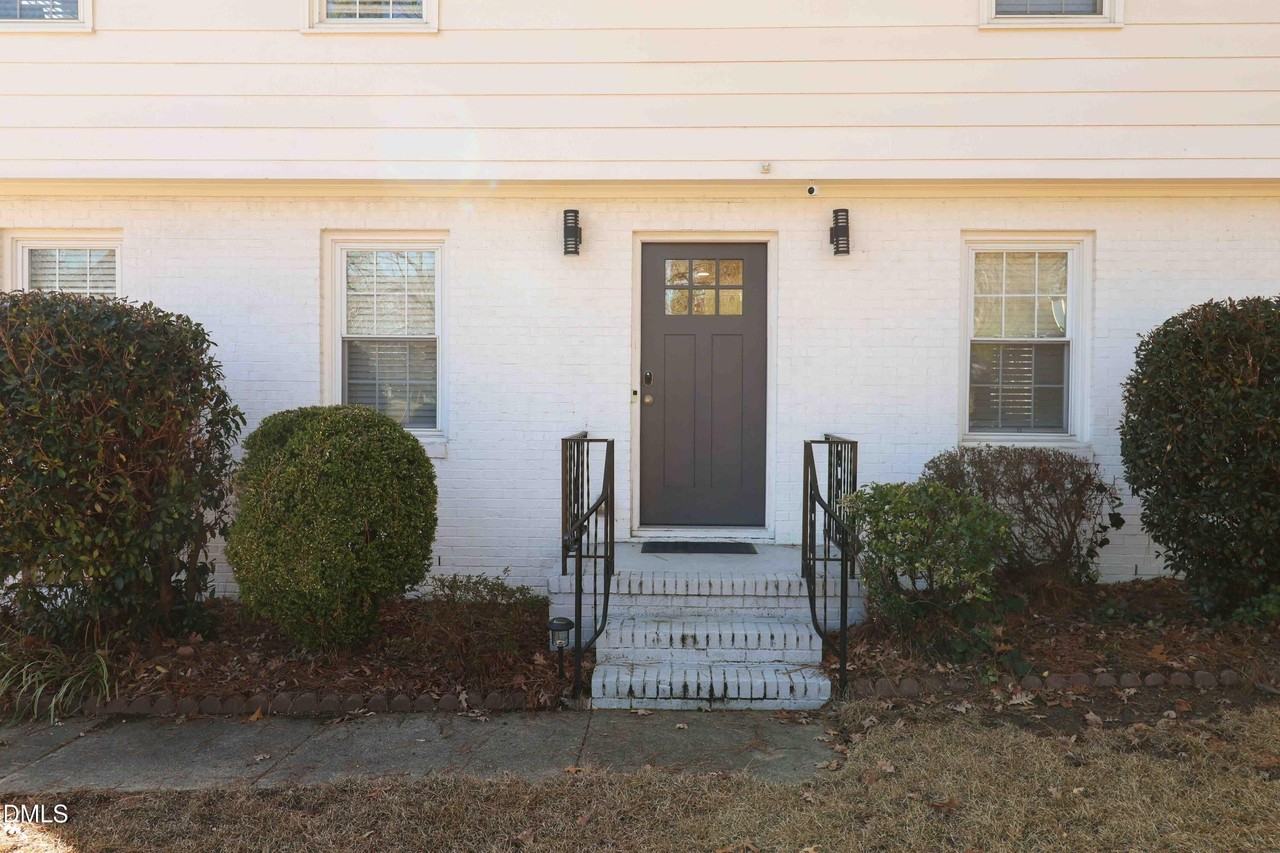 322 E Millbrook Rd - Photo 4 of 29