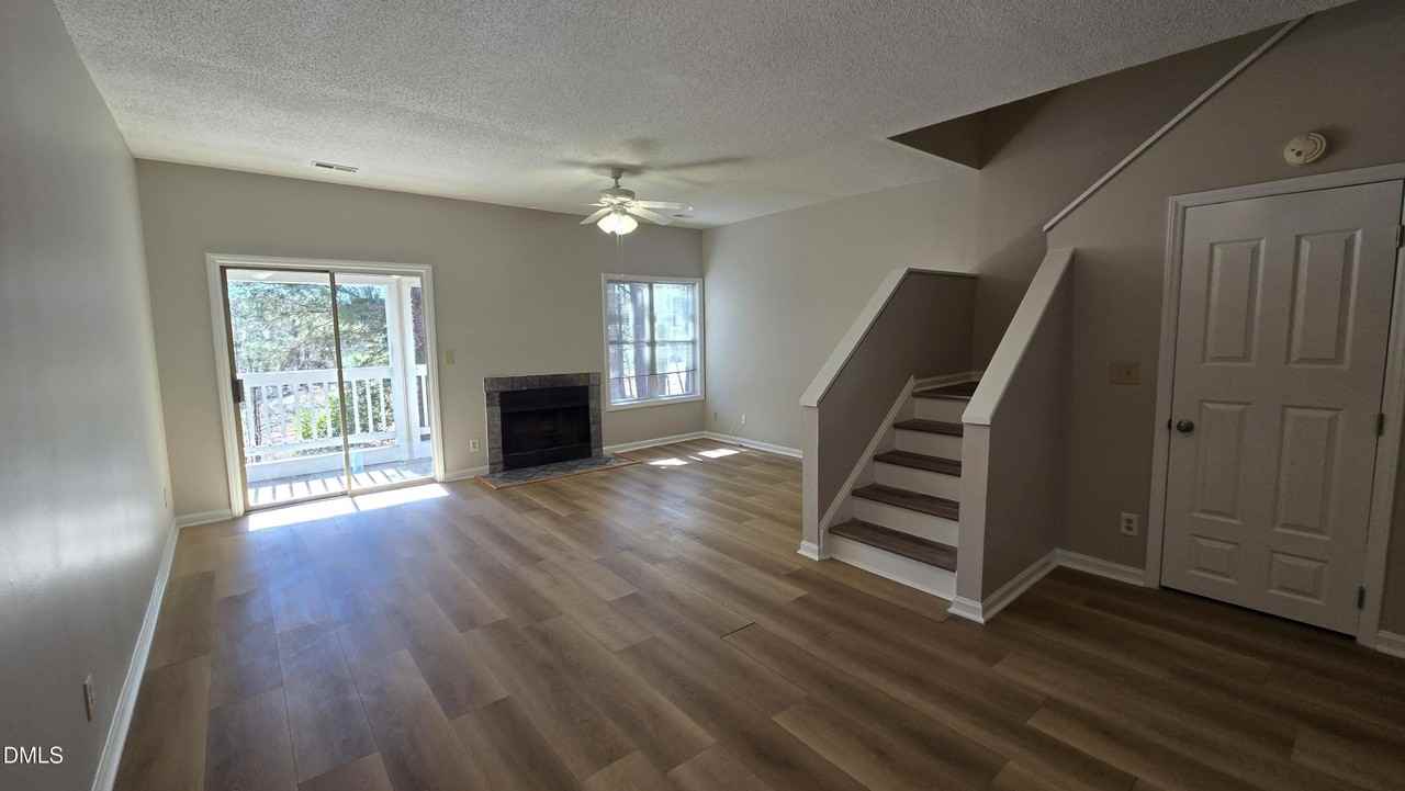 6011 Winterpointe Ln - Photo 3 of 9