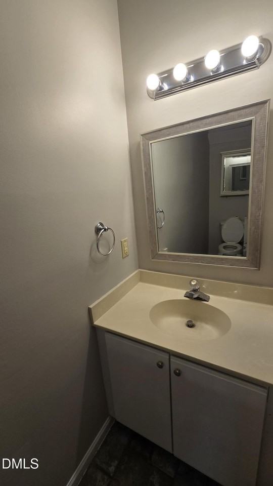 6011 Winterpointe Ln - Photo 5 of 9