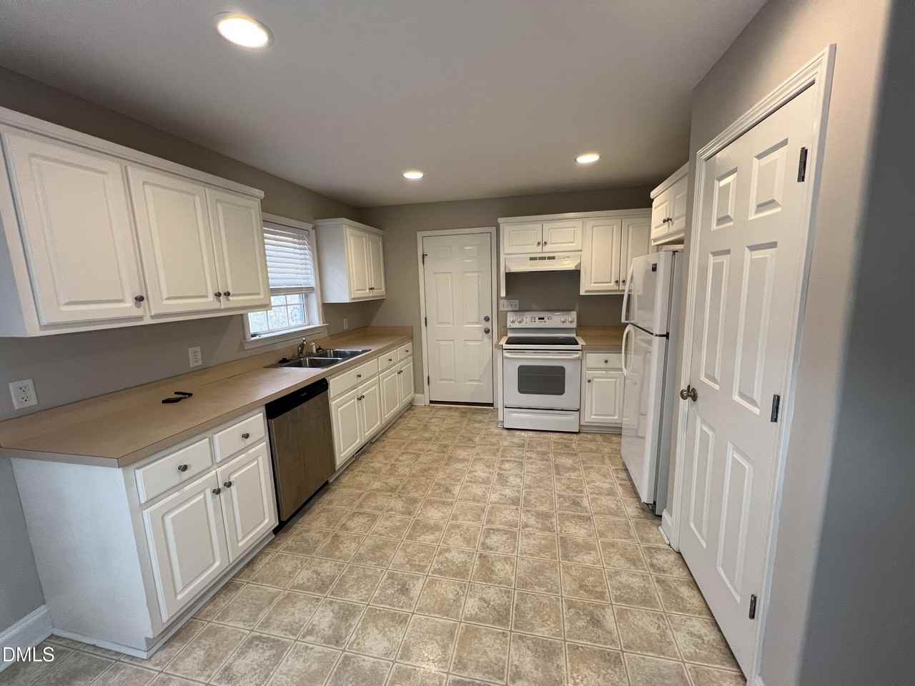 703 Ascot Dr - Photo 6 of 14