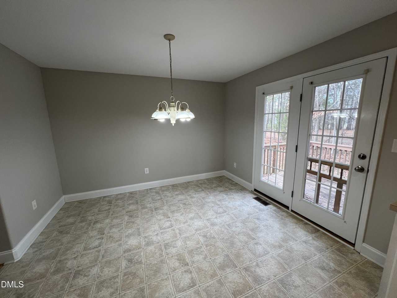 703 Ascot Dr - Photo 7 of 14