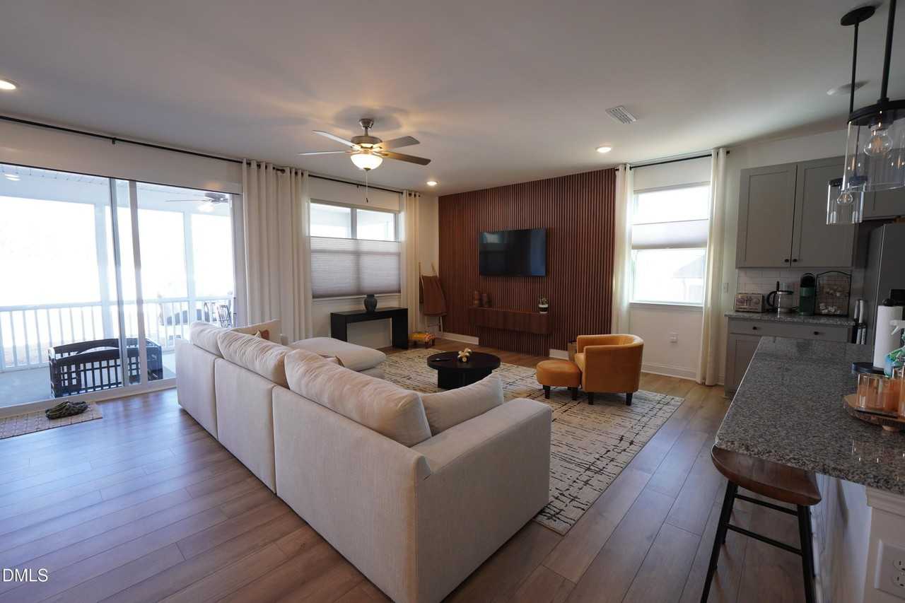 108 Providence Creek Dr - Photo 7 of 30