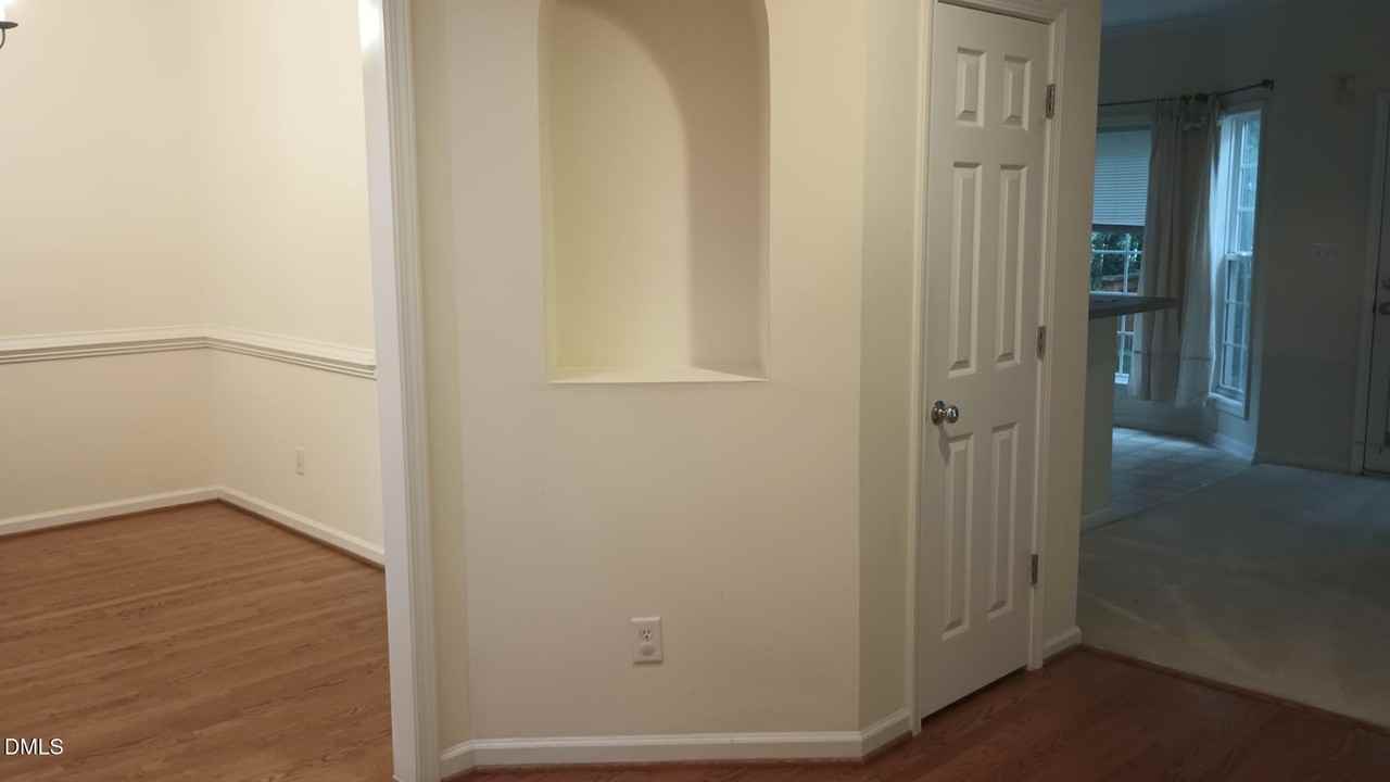 5128 Kemmont Dr - Photo 4 of 50